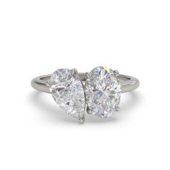Birnen- und ovalförmiger Zweistein-Diamantring