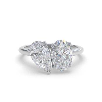 Birnen- und ovalförmiger Zweistein-Diamantring